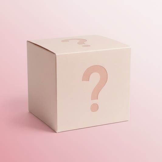 scatola in carta rosa con il punto di domanda in cima